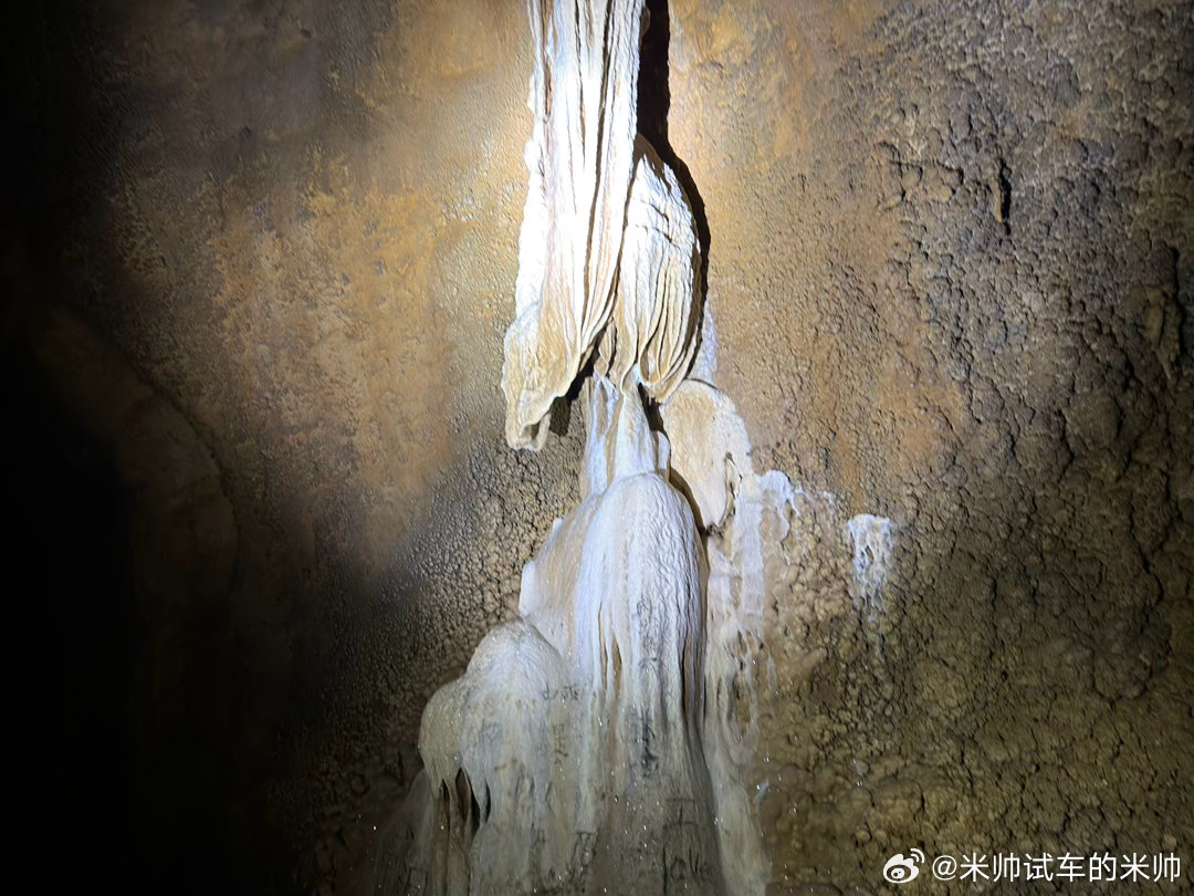兴义的大的旅游景点人超级多，于是乎我带娃去兴义周边探洞，近距离接触下成年上万年的