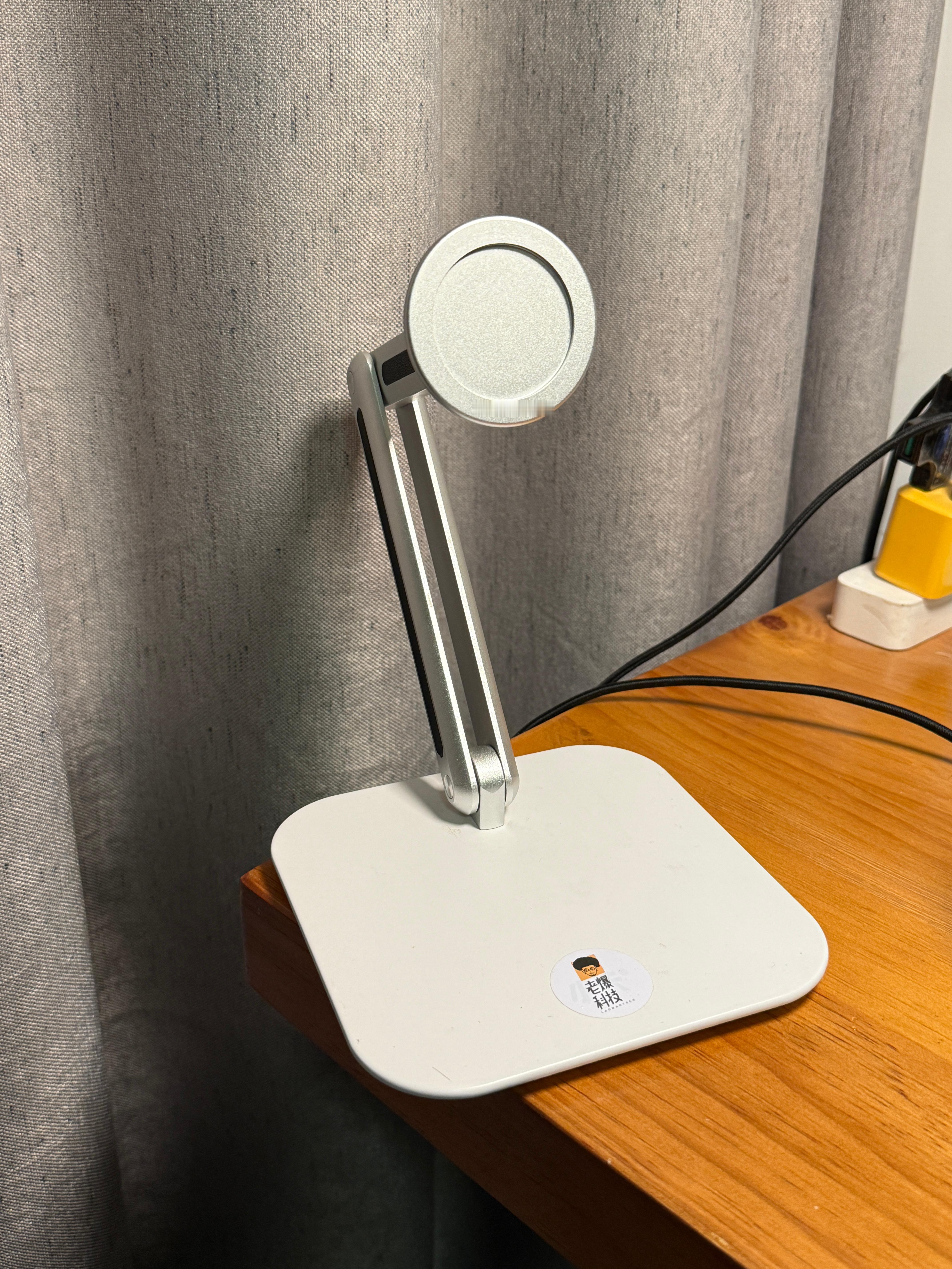 MagSafe 吹归吹，但是我是真的在用心做也确实是喜欢用这个平板专用的磁吸支架
