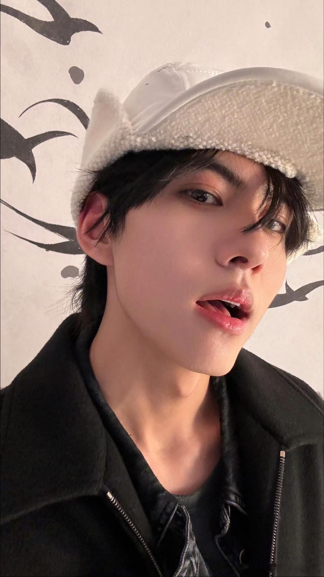 娱乐[超话]刘轩丞自拍live刘轩丞下班live刘轩丞下班live，就是这个硬帅