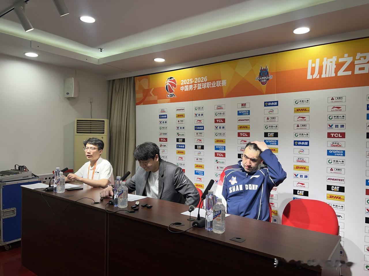 今天在主场输了28分，对山东高速而言无疑是一场惨败。以这样一场惨败告别季后赛，心