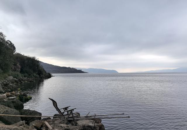 在甲午战争以前，我们的经济总量和军事实力其实都远超日本。但是日本倾其海上实力与我