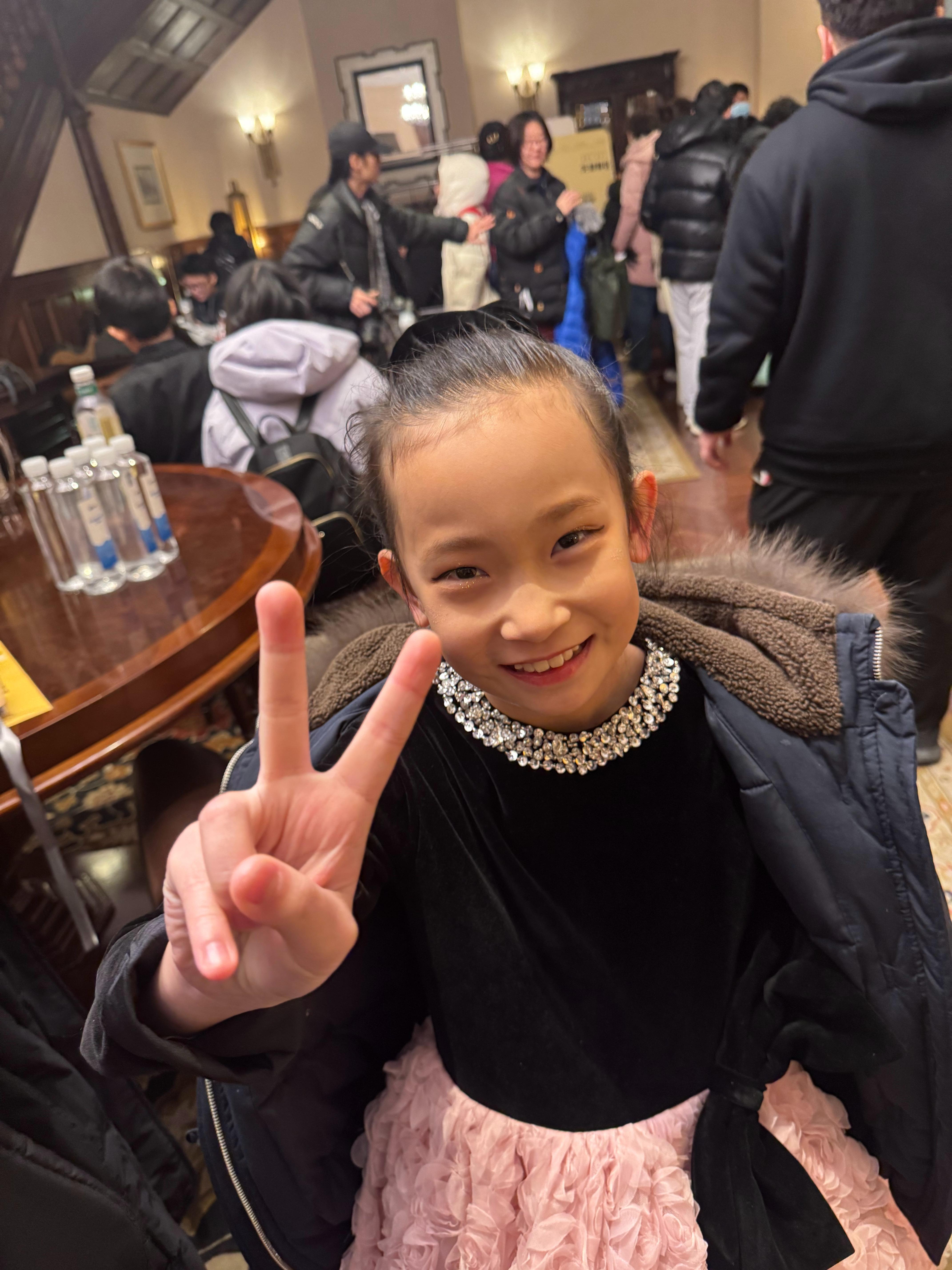 周末带妹妹来参加个小比赛。 