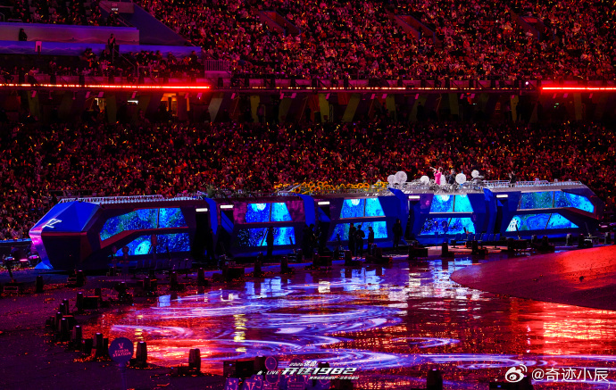 张杰也是带我吃上细糠了 看张杰演唱会像掉进视听天堂，过亿音响+炸裂舞美+劳模唱功