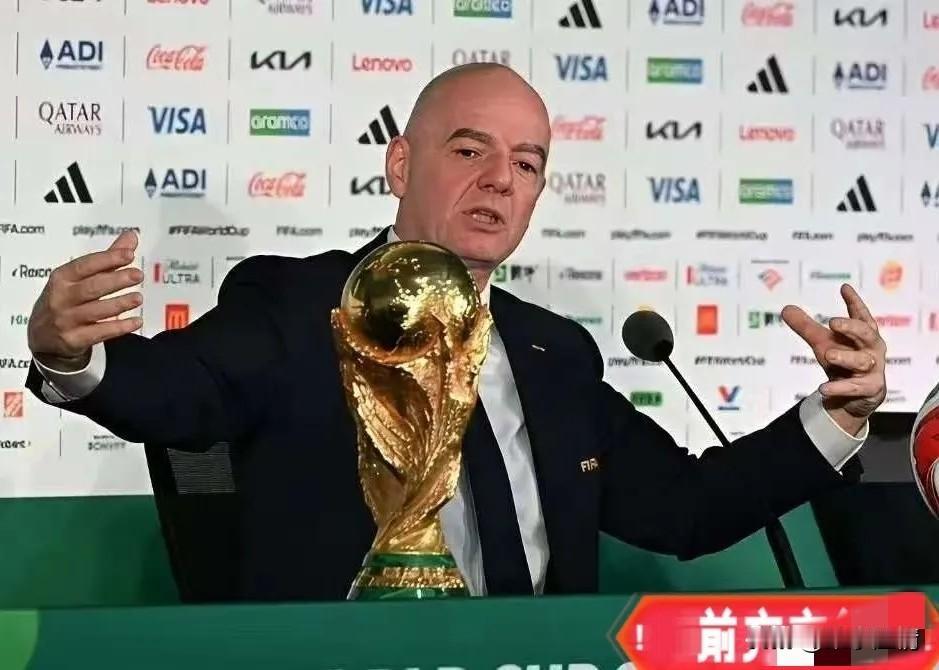国际足联这次尴尬了。在法国队1：0战胜巴拉圭的比赛中，主裁判不仅对于巴拉圭的犯规