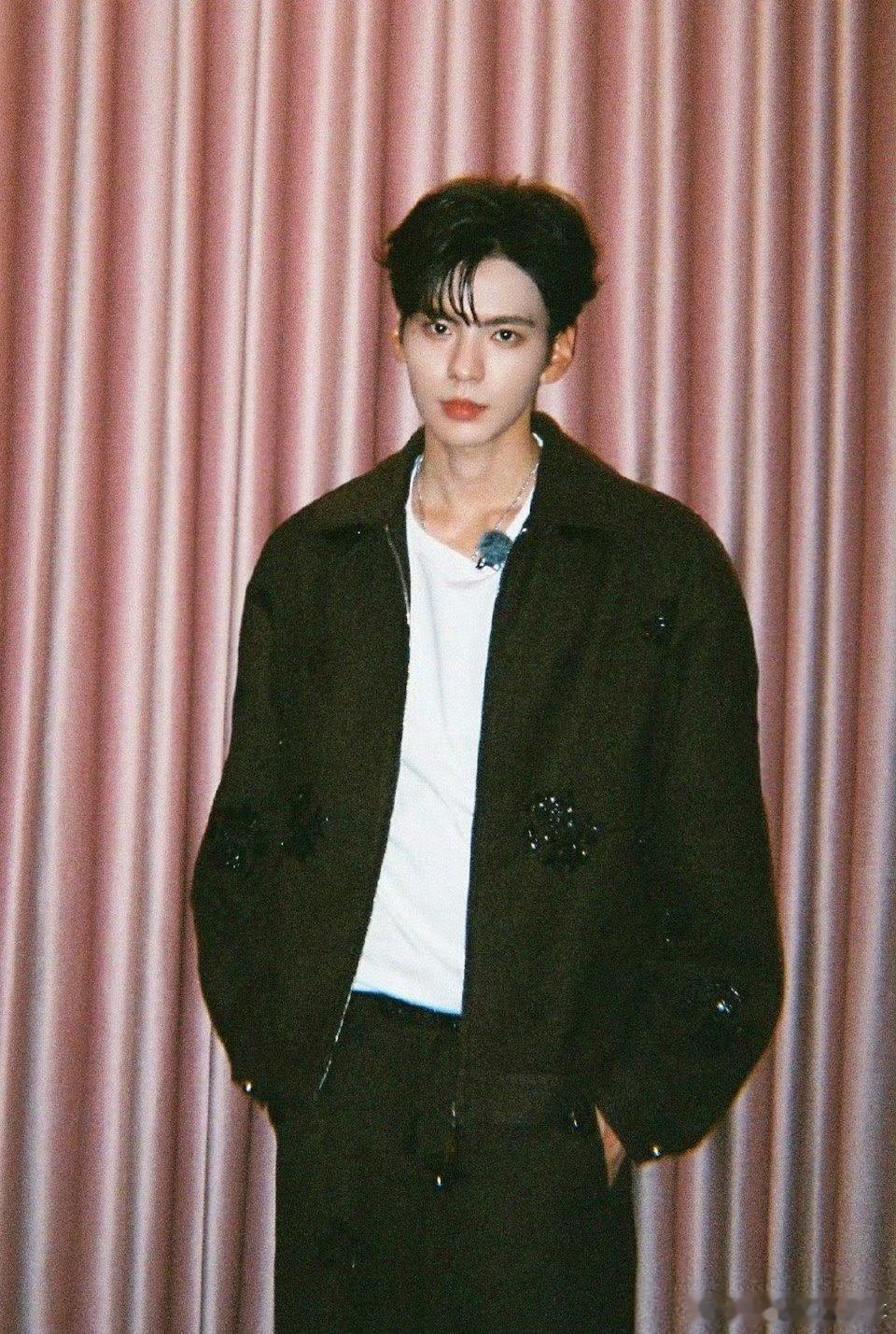 毕雯珺把中国的热情和耐心带到法国巴黎合伙人名场面巴黎合伙人 刚刚开启美妆销售之旅