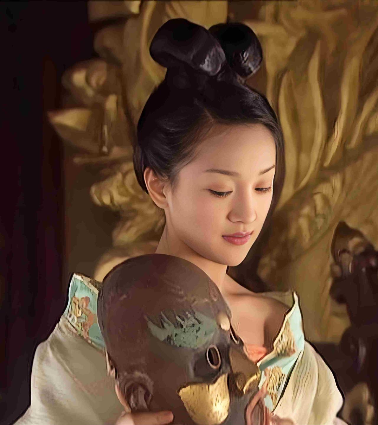公元671年，一场宫廷丑闻，悄无声息地炸响在武则天的耳边。宫中气氛一向紧绷，特别
