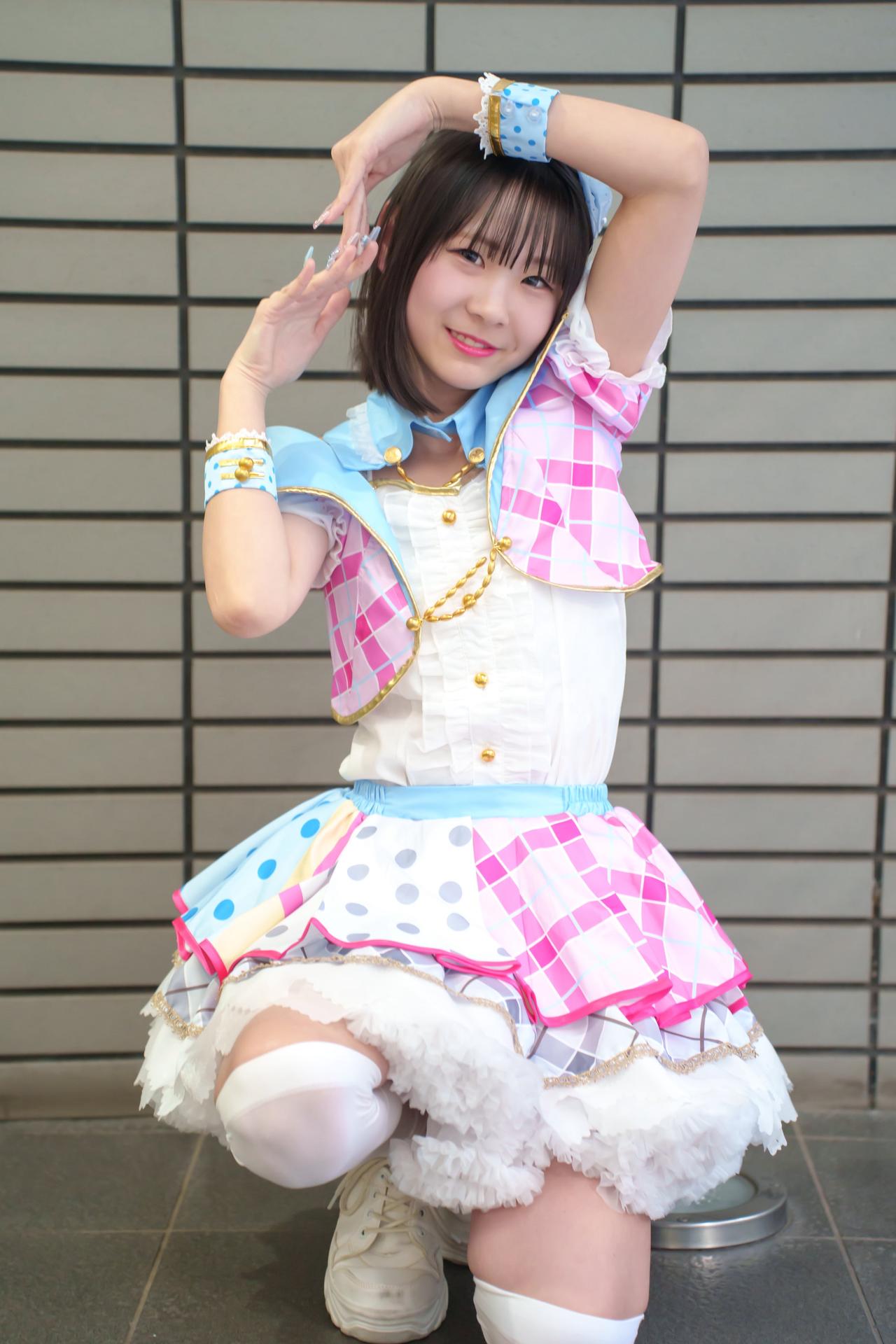 粉裙飘飘，少女如画。