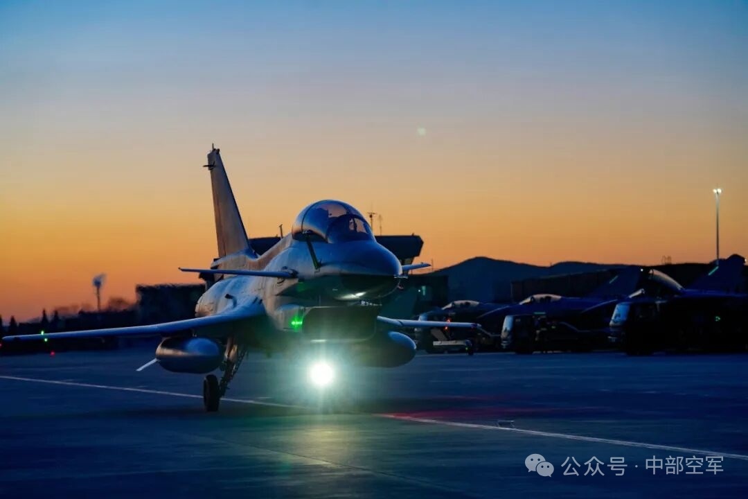 中空“襄楚雄鹰”歼-10B/S🦅烽火问鼎计划制胜空天