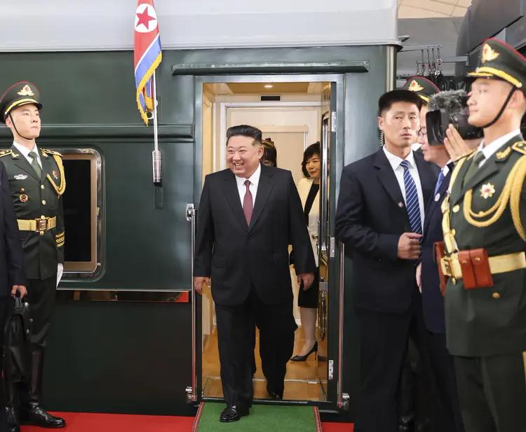 朝鲜领导人金正恩携女儿金主爱访华，参加中国抗日战争暨世界反法西斯战争胜利80周年