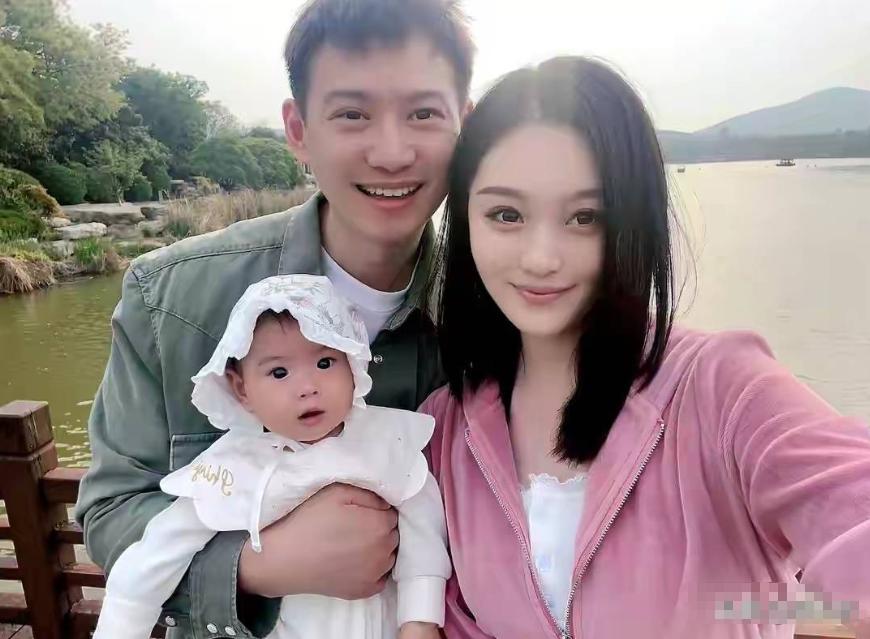 [啤酒]网友问周雨："你结婚了，幸福感是不是很高？"周雨眉开眼笑地说："我娶老婆