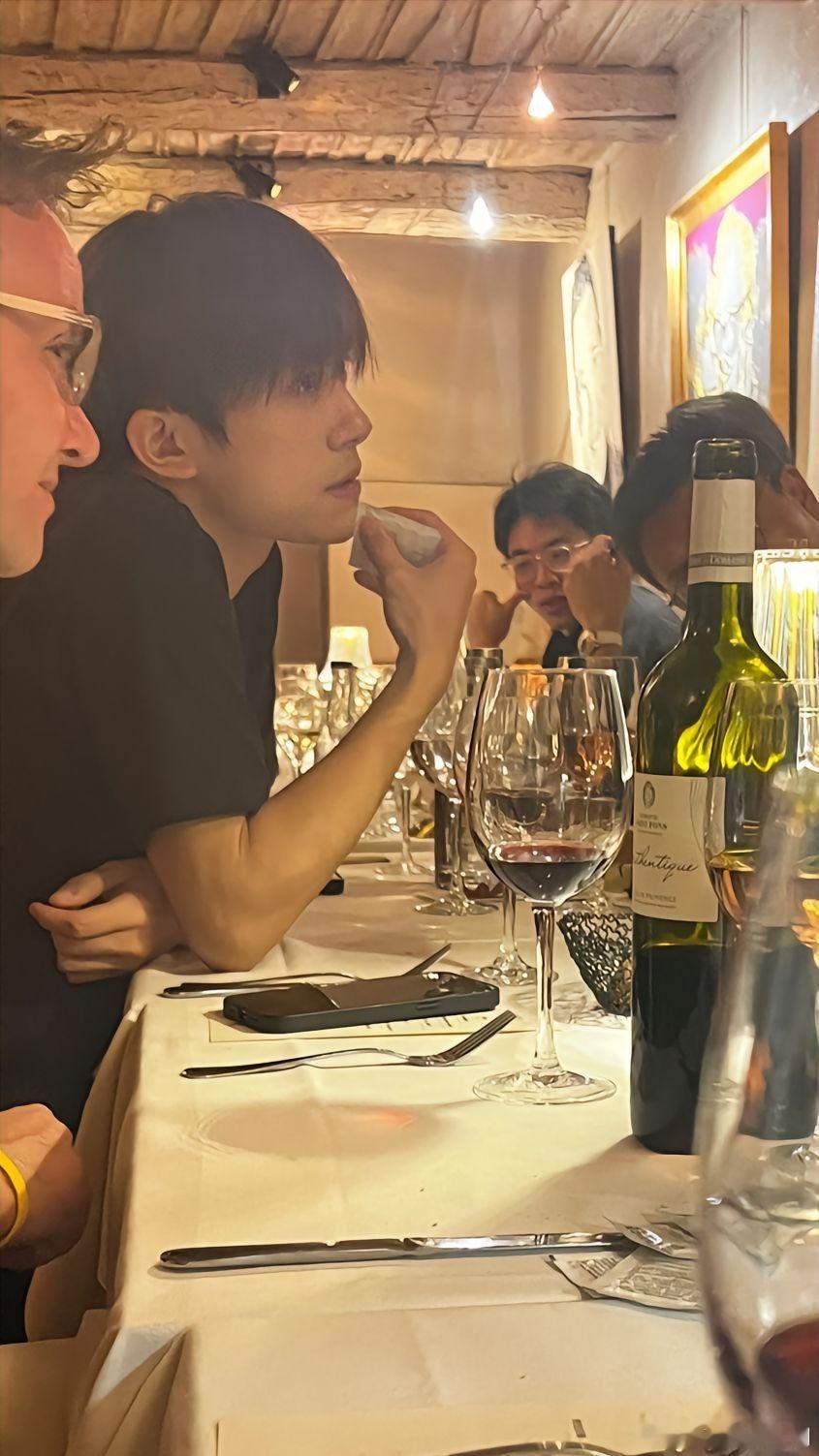 #易烊千玺[超话]#“爱上不同年纪的他 是我的宿命”易烊千玺  | ​​​