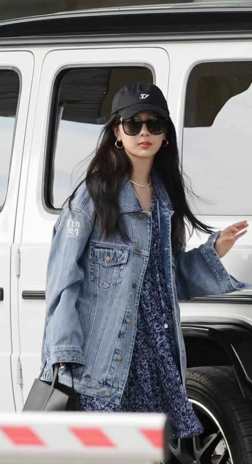 杨紫的机场路透图，美女的造型状态怎么样？ ​​​