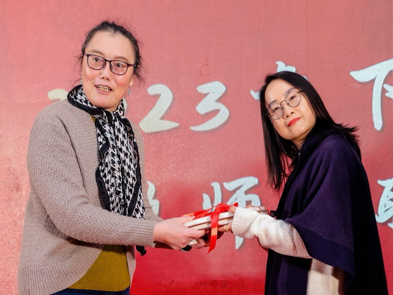 从小喜欢鲁迅的宁大教授斩获鲁奖 7月15日，第九届鲁迅文学奖揭晓，宁波大学外国语
