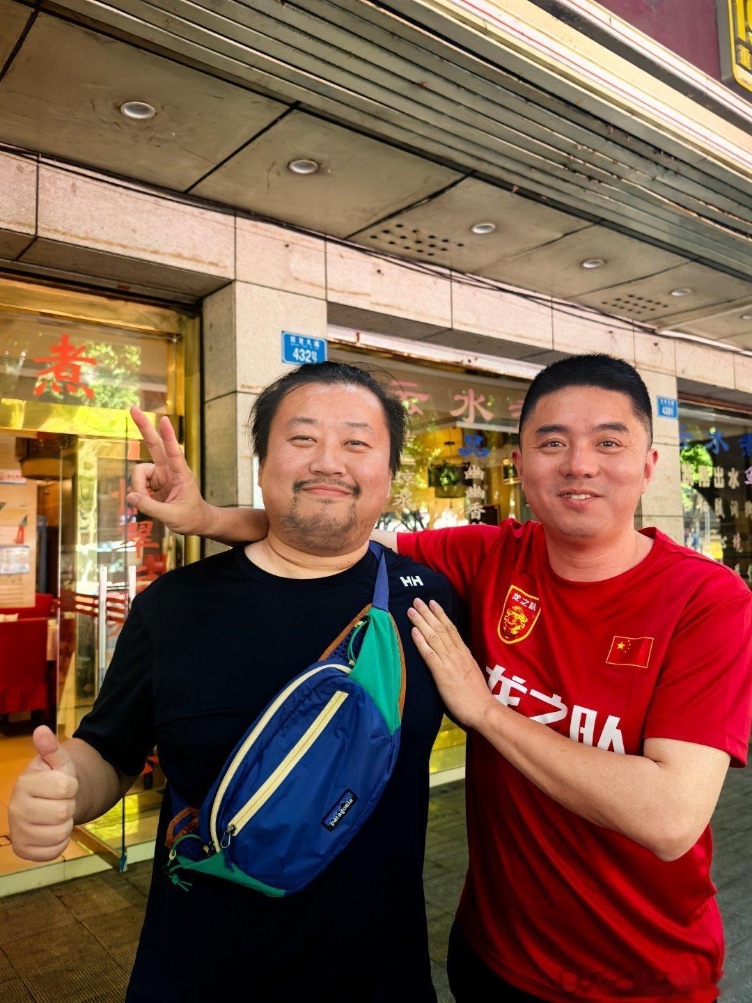 爱江山，更爱美人。祖国，一起上。 ​ cr：陆慧明 ​​​