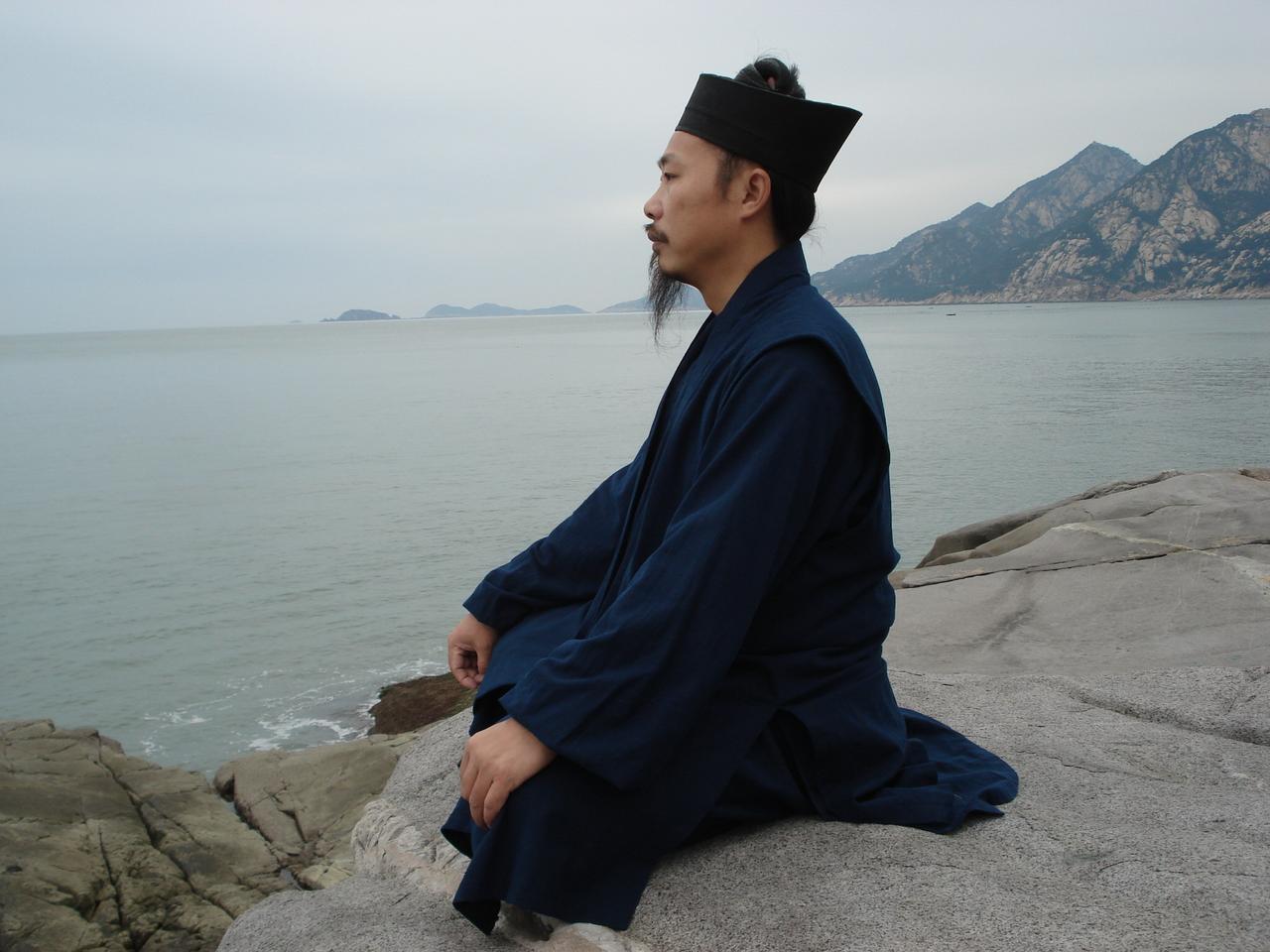 网上看到有网友提出这么个问题：为啥道家人大都瘦？佛家人大都胖？我也不得其解，有知