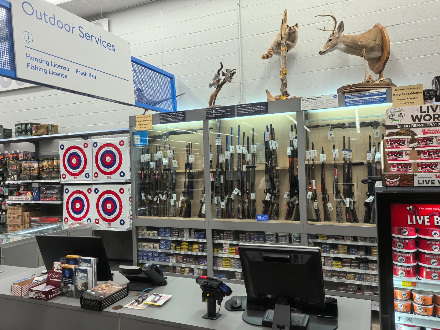 在沃尔玛的发源地逛沃尔玛，已经十年没逛美国超市了，以前不知道这种hyper st