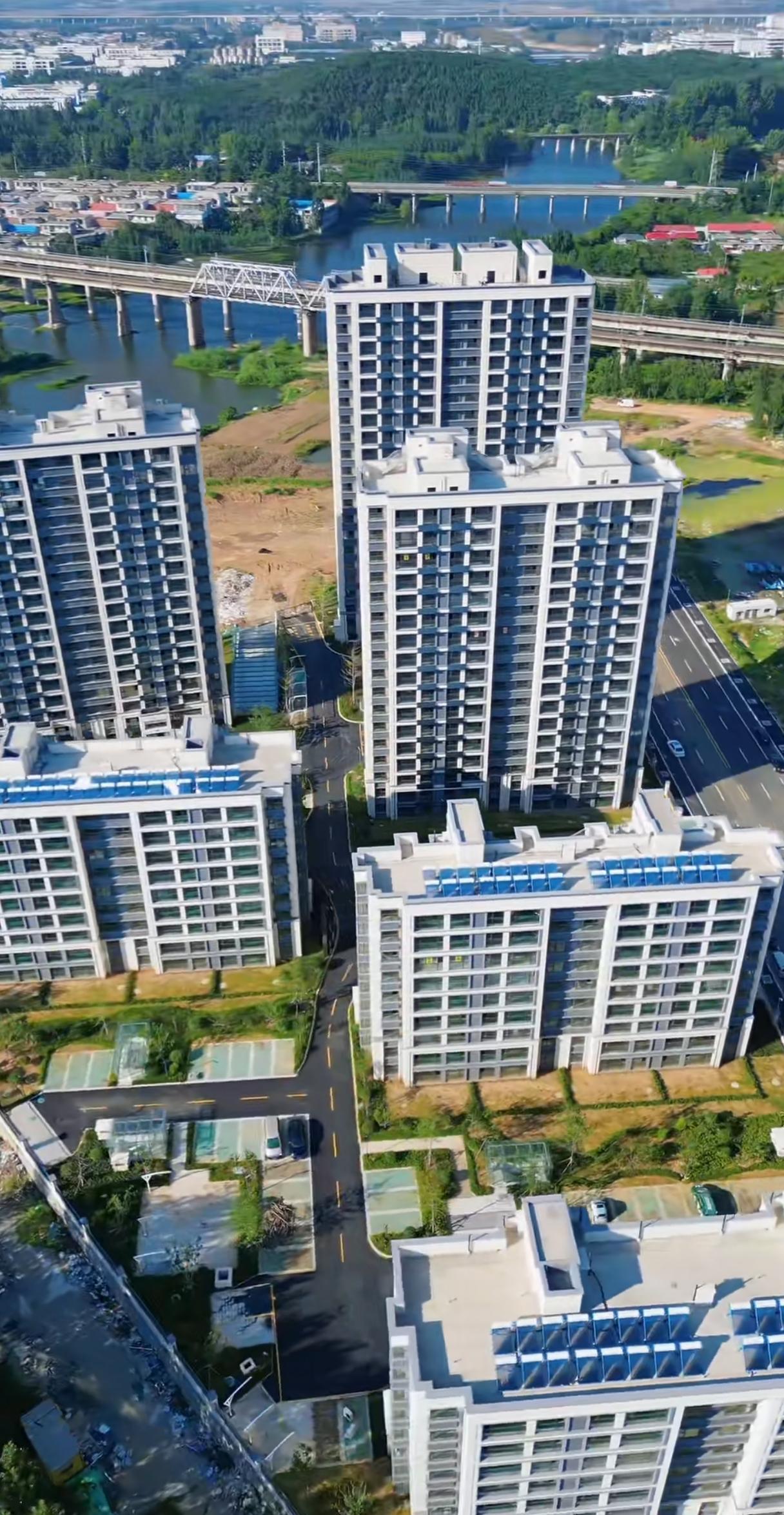 费县住建局发布两则农民工工资保证金返还公示，御景德苑、鑫星东悦两项目已竣工，现申