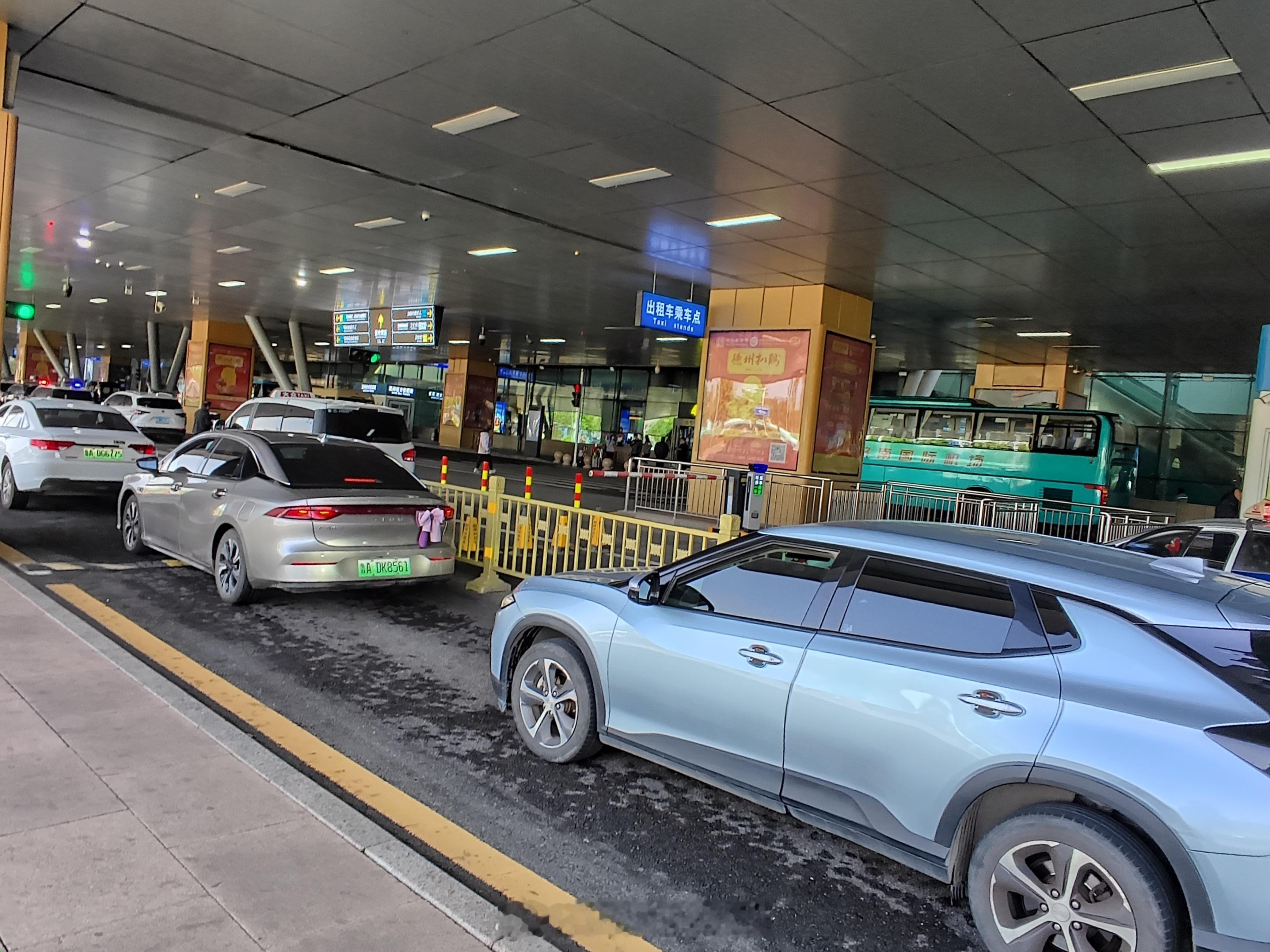 理想Ai眼镜Livis拍的，和你的手机相比哪个拍的好？ 嗷对，这是我边走边拍的。