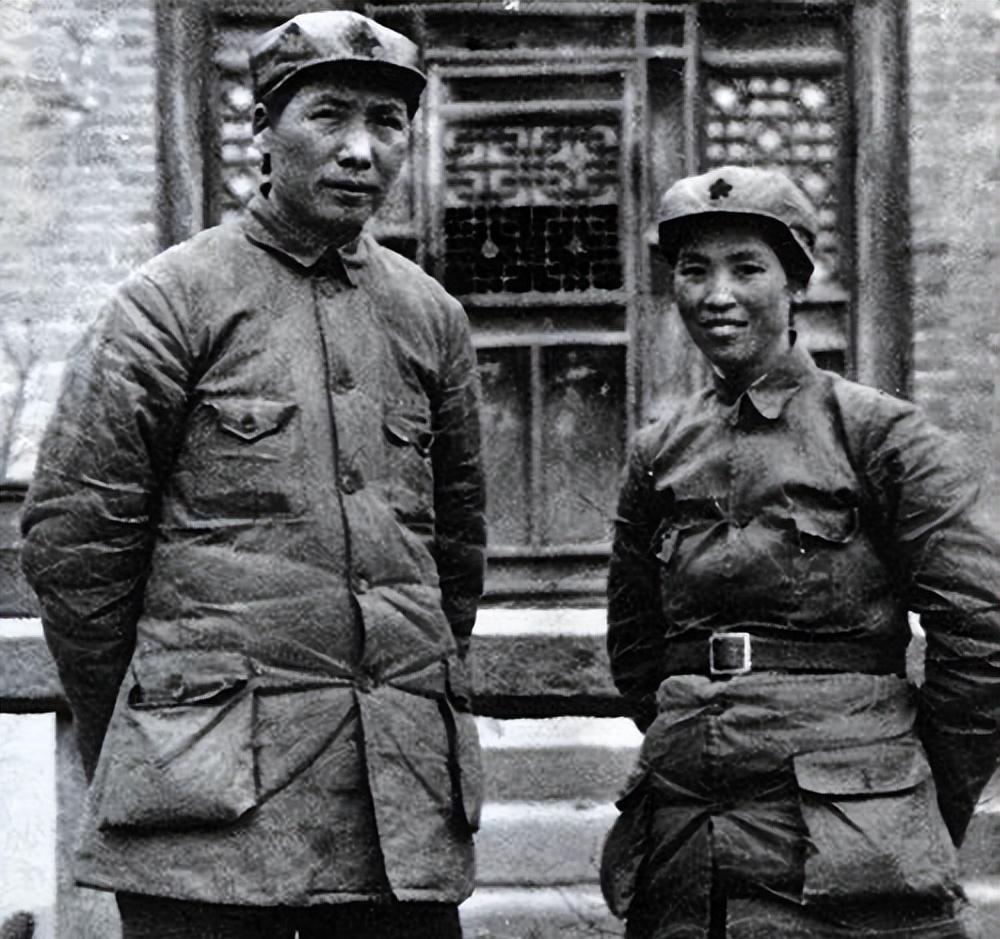 毛主席辞世后，贺子珍作为与他育有六子的妻子，为何未现身追悼会现场？
1928年初