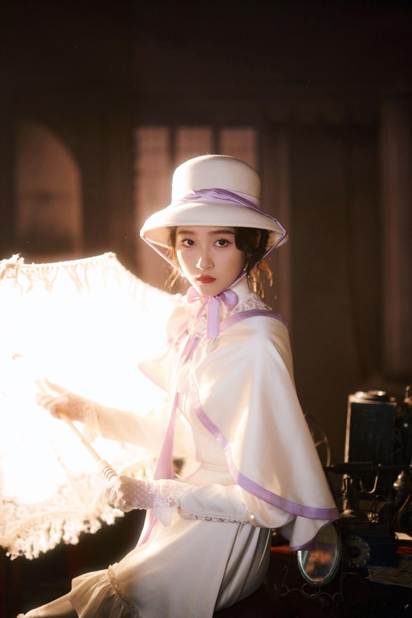 高马尾关晓彤 果然高马尾最衬关晓彤！《红色高跟鞋》的舞台上，她高马尾造型尽显灵动