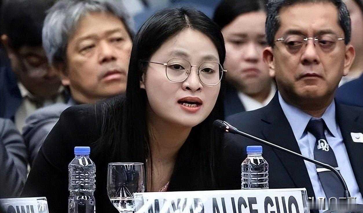2005年，一个19岁的福建姑娘跑到菲律宾统计署，交了一份材料残缺、父母信息都编