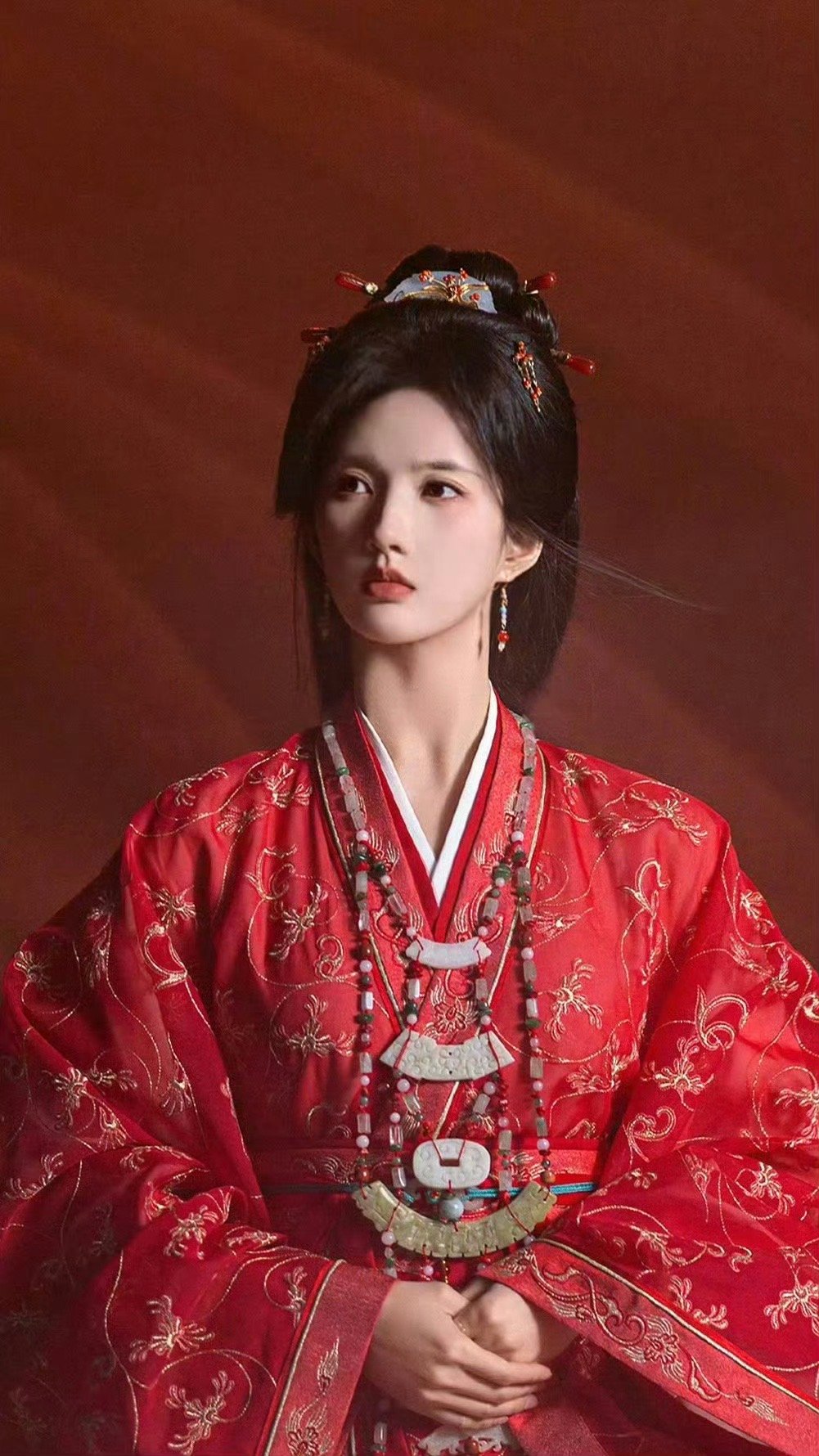 刘些宁和陈都灵这造型怎么一模一样 