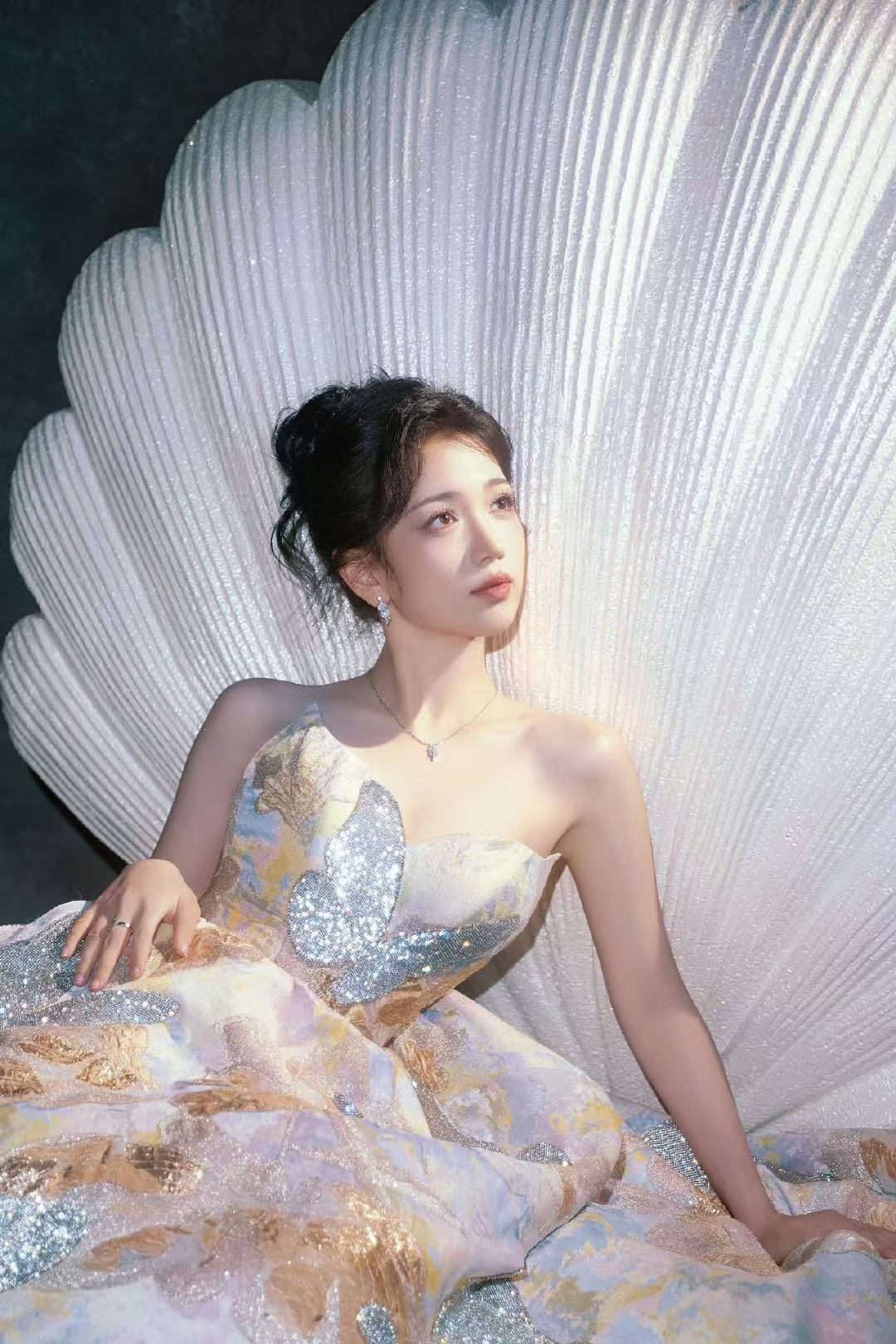 代露娃贝壳公主代露娃elle风尚大典出图代露娃elle风尚大典出图，今天是漂亮的