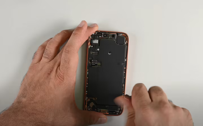 拆解频道iFixit全面拆解了iPhone 17 Pro ​​​
