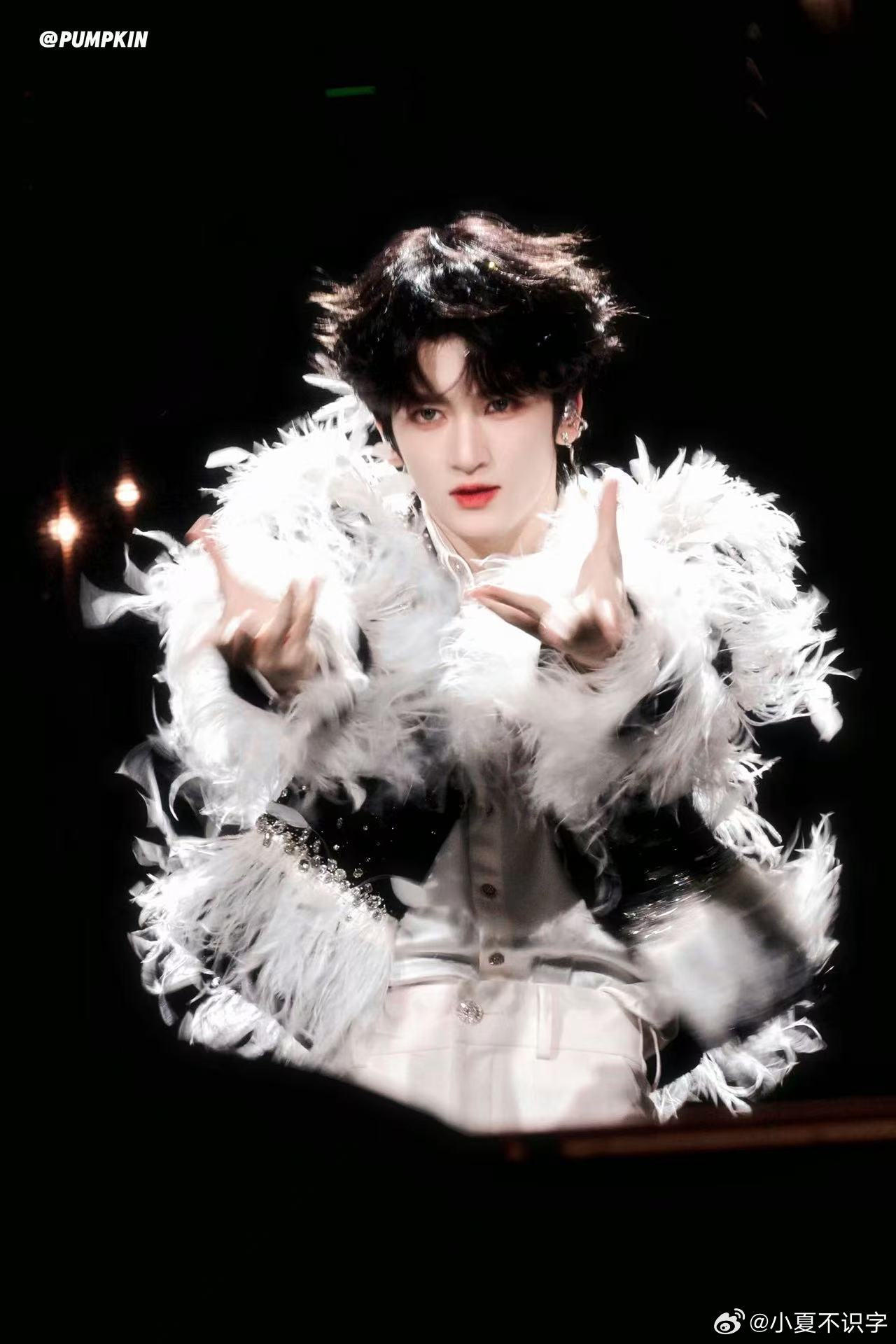 邓佳鑫离了时代峰峻发现外面没有雨 实力和责任心并存，邓佳鑫在节目里收获满满认可，