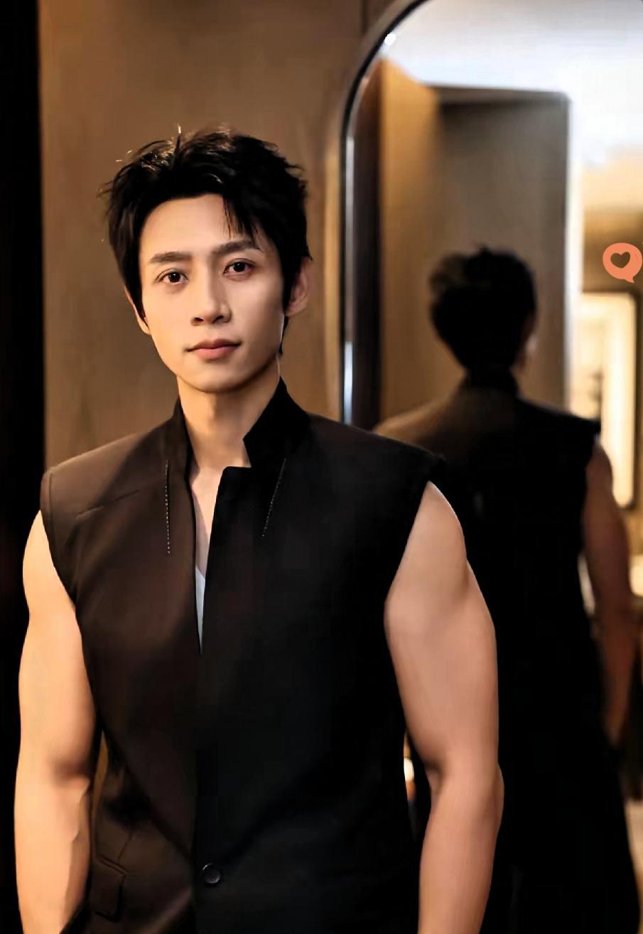 魏晨不泡吧、不喝酒，每天再忙也跟老婆视频。
不是他有多高尚，是他在用行动把“我信