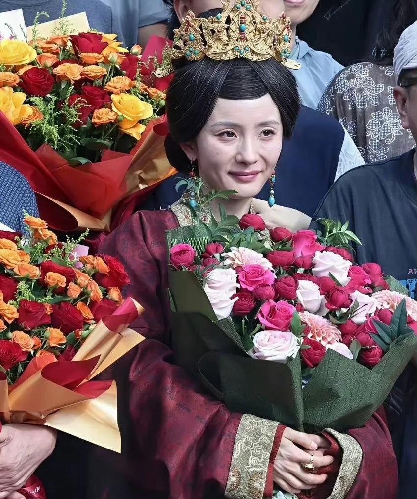 杨幂怎么老成这个样子了，素颜差点没认出来！
杨幂 明星 八卦