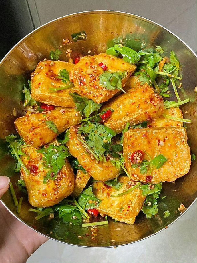大夏天的豆腐这样拌！！拿肉都不换