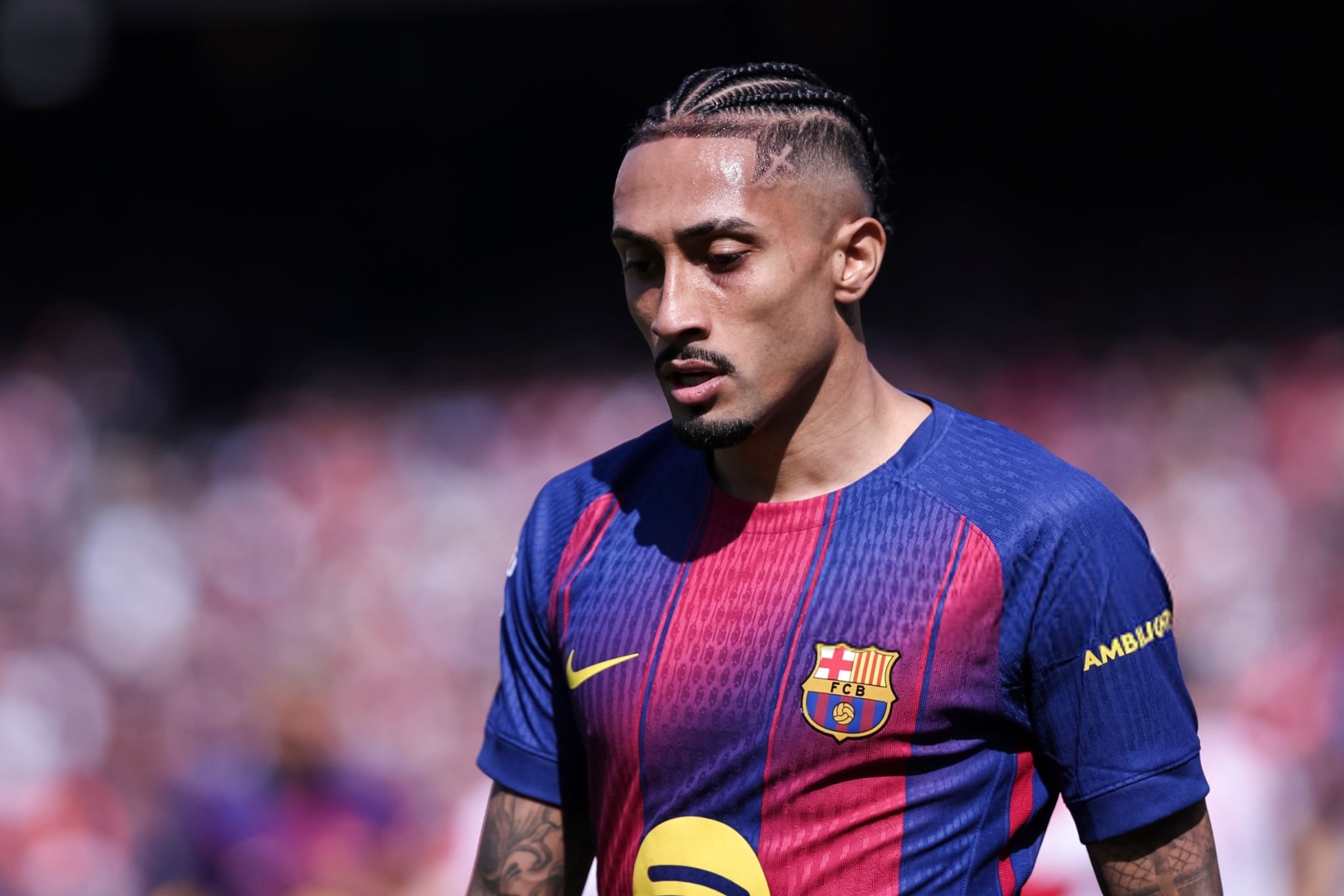 世体：俱乐部批准拉菲尼亚休假一段时间，与家人共度时光，并从伤病带来的心理打击中恢