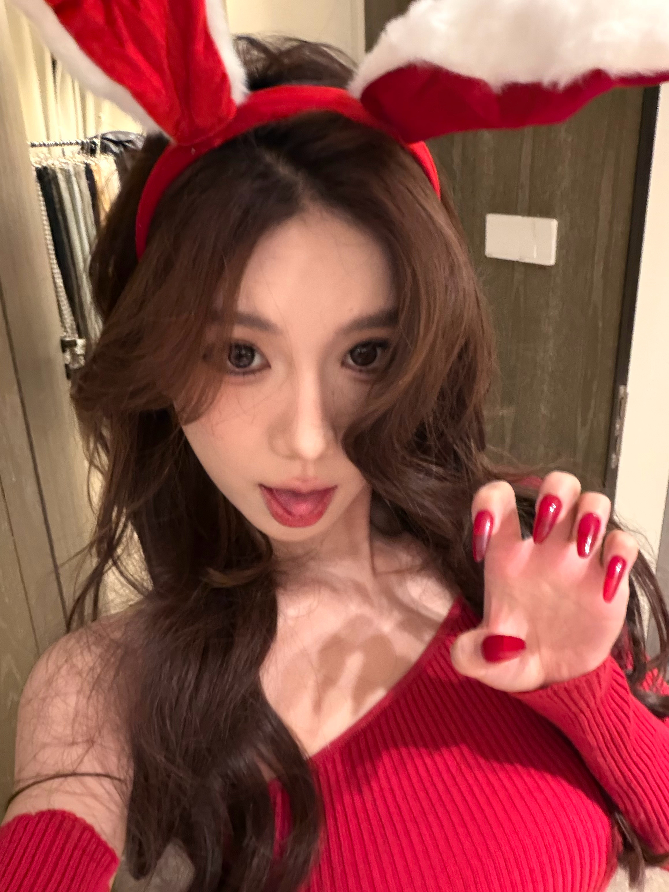 17拍照显得皮肤好差 请配合live食用新做的美甲好圣诞 喜欢