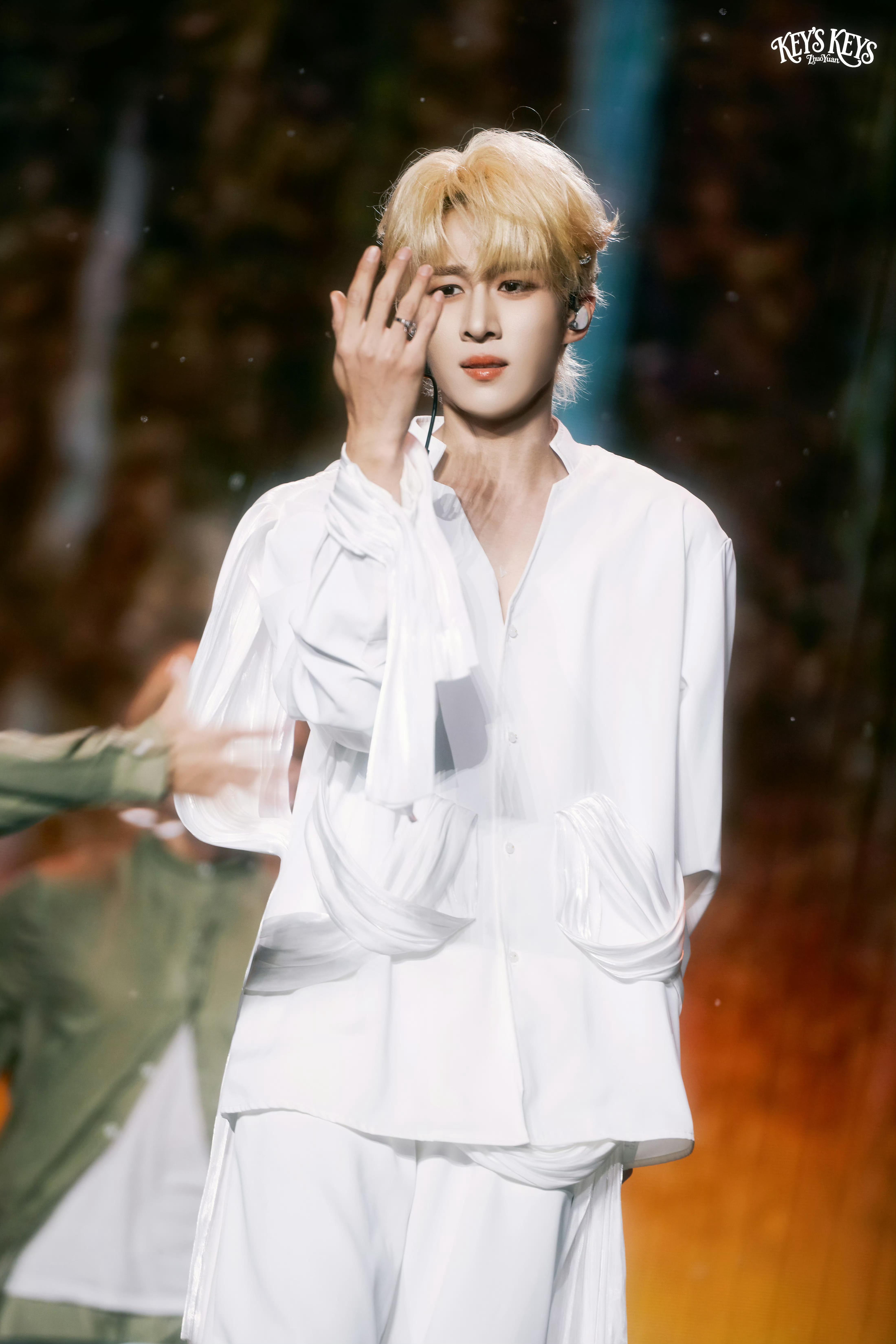 卓沅 💜 卓沅的心动日常 ☼☼少年炙热的追逐梦想用歌声唱响浩瀚长空☁️用舞台点