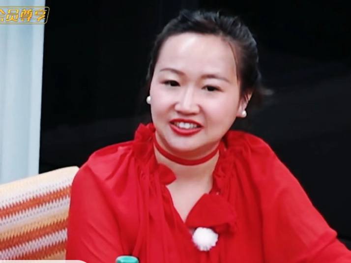 这烈焰红唇，黄圣依葛夕都得黯然失色了麦琳服装是由节目组提供还是她自带？热气球求婚