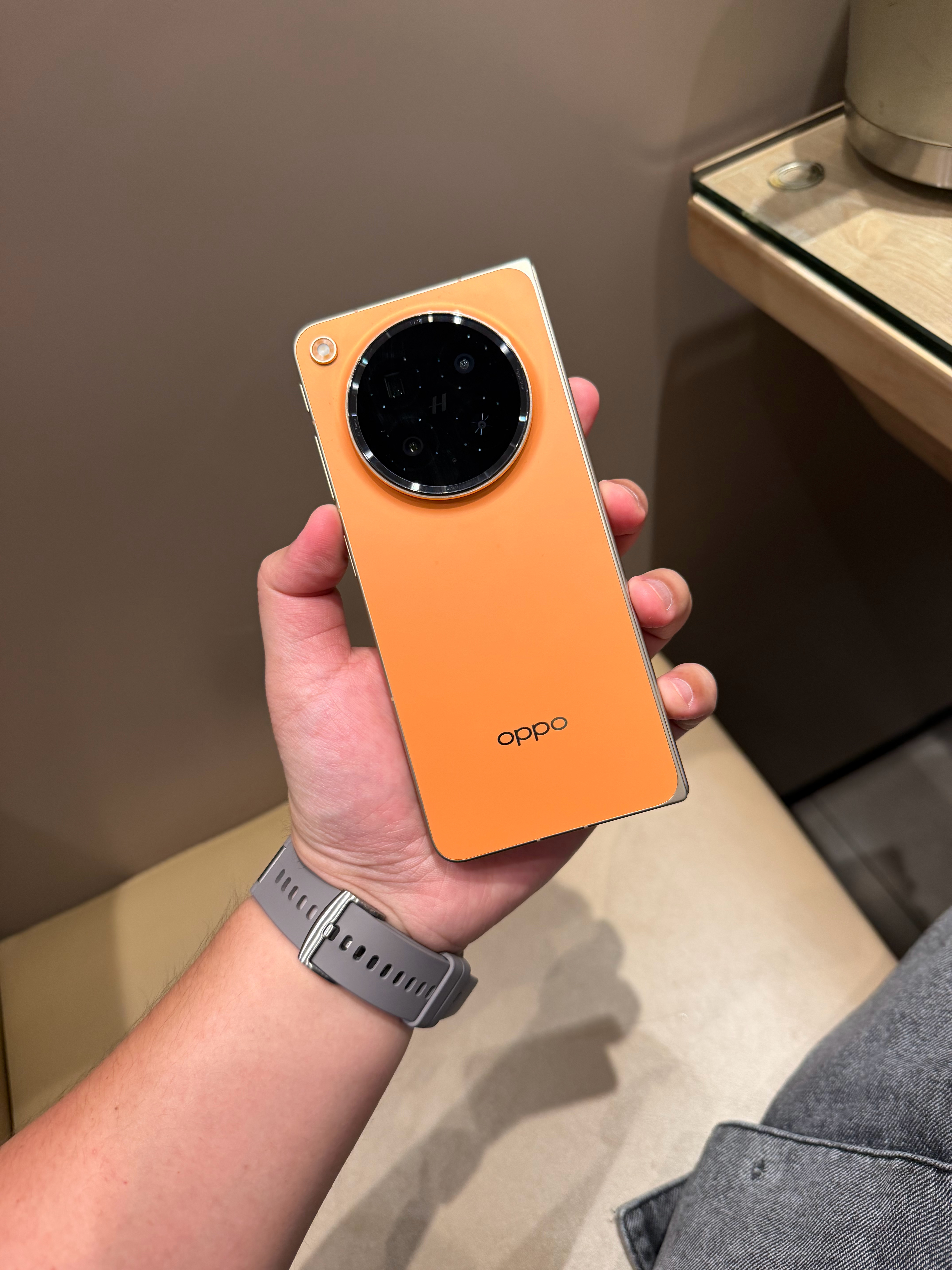 换个橙色的Find N6用用