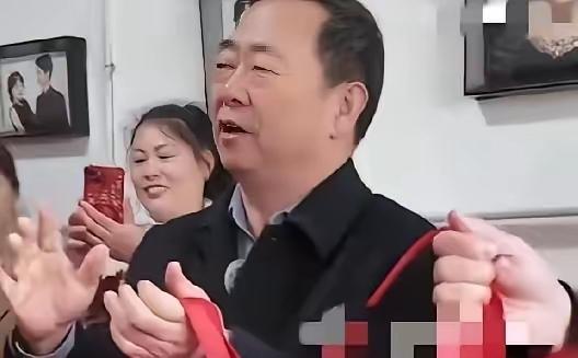 18.8万彩礼只留200元，山东这场婚礼暖哭全网！
 
近日，山东梁山县的一场婚