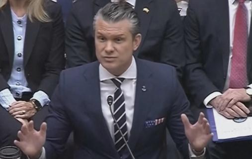 美防长当众颜面尽失！4 月 29 日美国国防部长赫格塞思奔赴众议院接受质询，入场