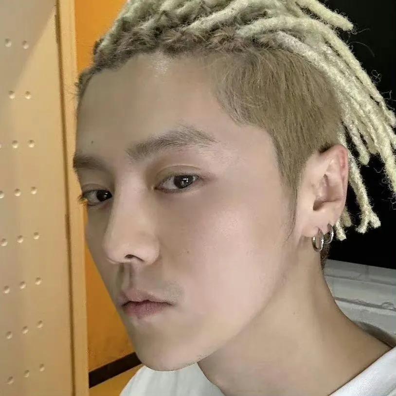 鹿晗，变了！

6月19日一大早，鹿晗高调冲上热搜，原以为又是和关晓彤秀恩爱，没