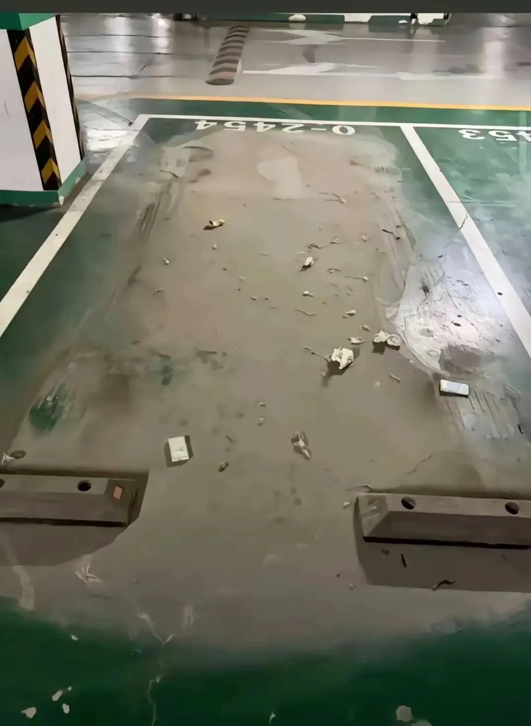 一年开次车，开车就过年，
不怕堵高速，就怕神仙友！