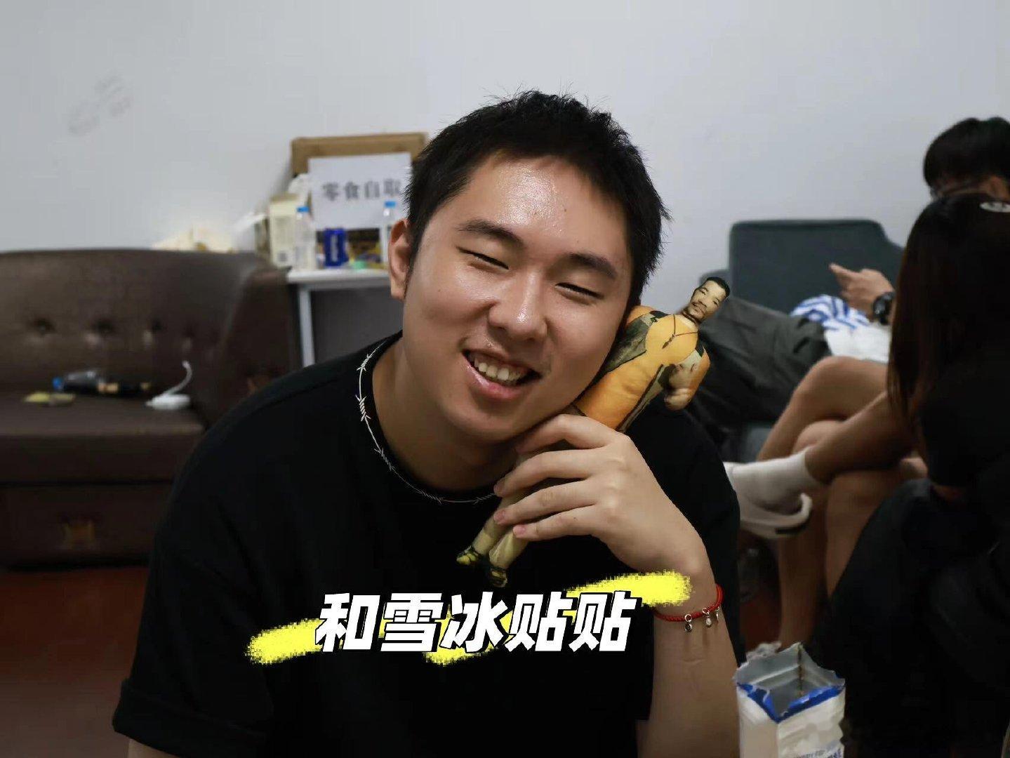 脱口秀演员睡着后呼吸暂停两分半脱口秀和Ta的朋友们 吕博伟把睡眠呼吸暂停写成段子
