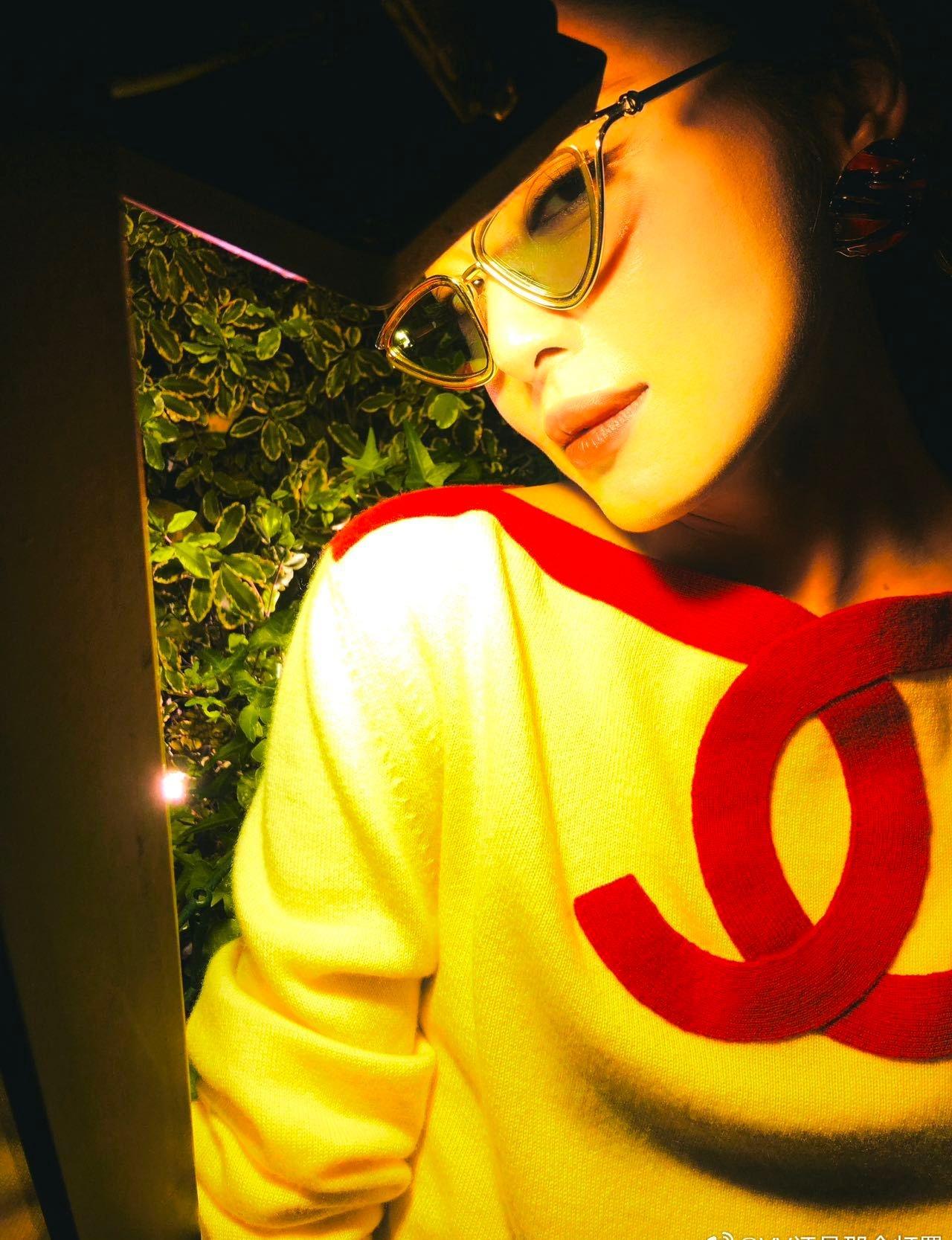 我的妈呀辛芷蕾香奈儿大秀出发图美成这样，难怪被顶奢香买股这么多年，这表现力太顶了