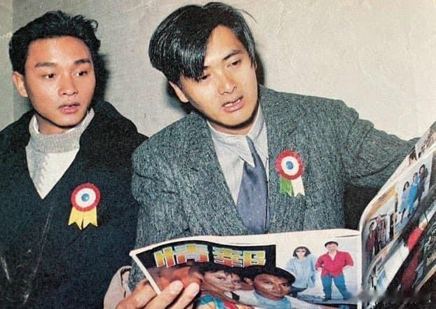 发荣的表情，看到什么大八卦了[流鼻血] ​​​