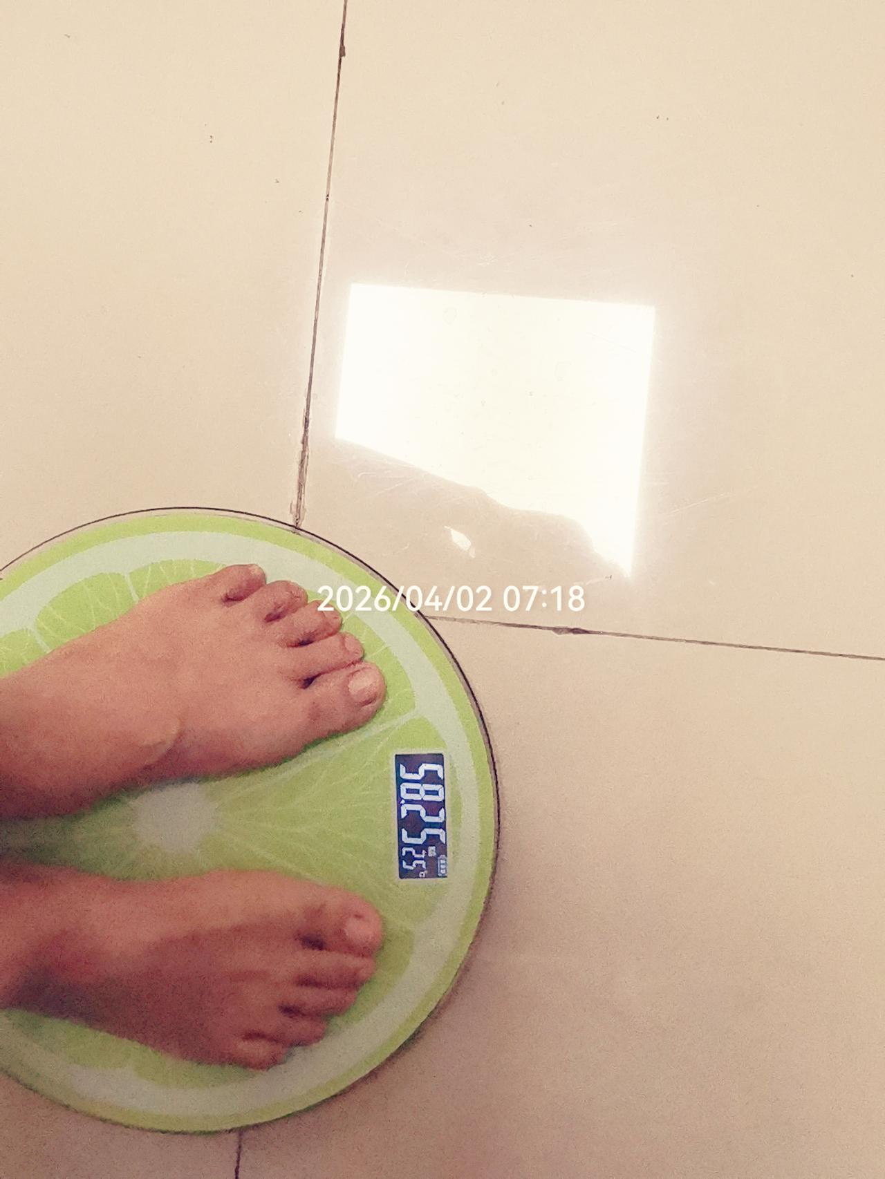 你到底打算瘦到多少斤？
咋滴，这都不敢说！
身高1.60，我想瘦到115，
已经