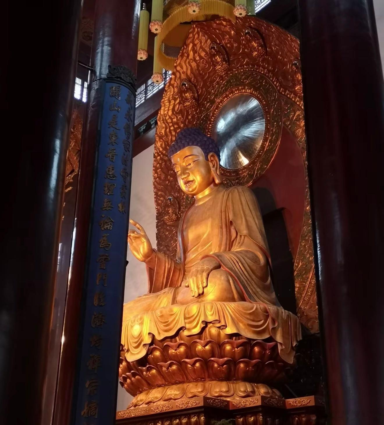 人生万般烦恼，皆由内心五毒而起：贪、嗔、痴、慢、疑。心念被其裹挟，便处处是桎梏；