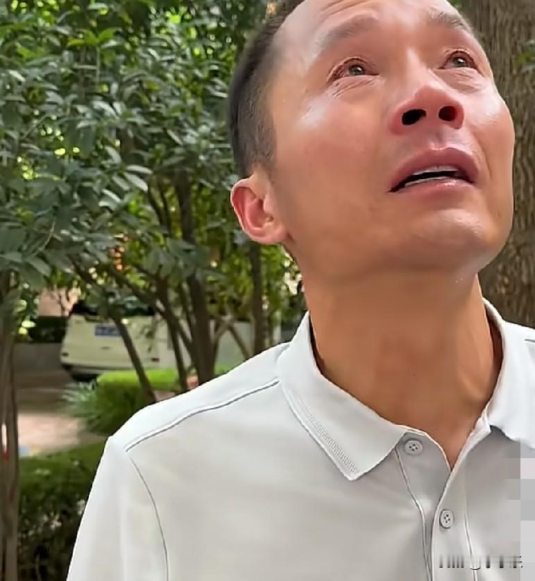 7月25日，河南郑州，一小伙通过三年努力，高考终于圆梦海军航空大学，采访时，父亲
