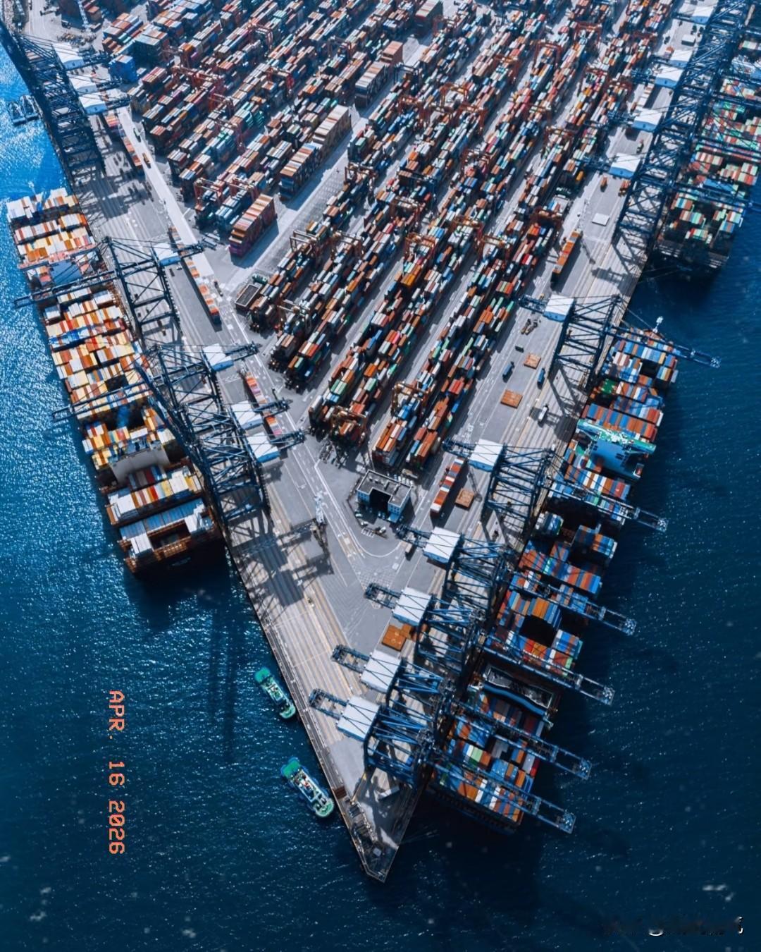 中国要求马士基和 MSC 退出巴拿马运河港口的运营，这步棋我认为走的太对了。根据