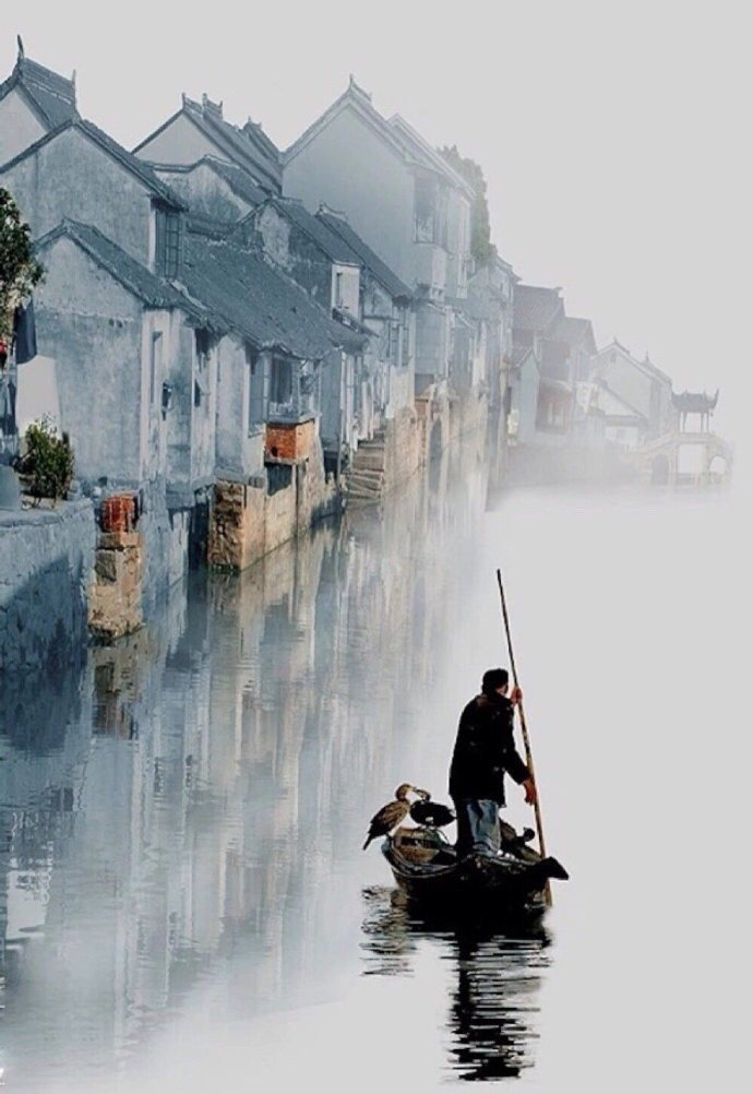 山可平，川可渡，霜雪可融。岁月流转，一去难逢。—— 睡前读书 