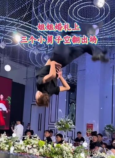 哈！哈！有一个弟弟牛。有三个弟弟更牛！
     女子出嫁，娘家就怕被慢怠，不重